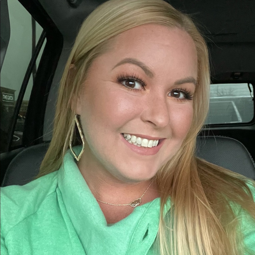 Meet your Posher, Whitney